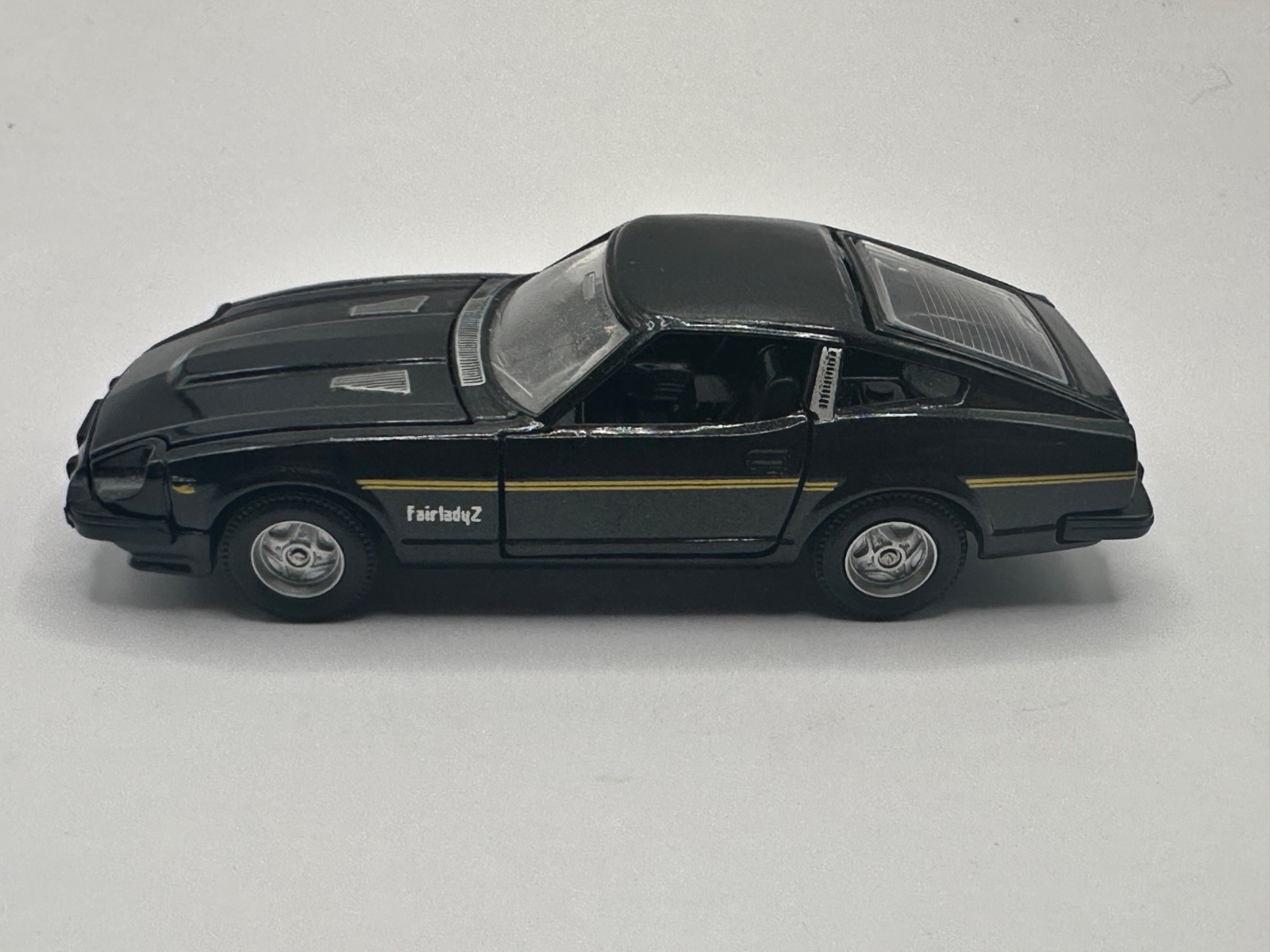 Tomica die-cast Nissan Fairlady 280Z-T. (f8)
