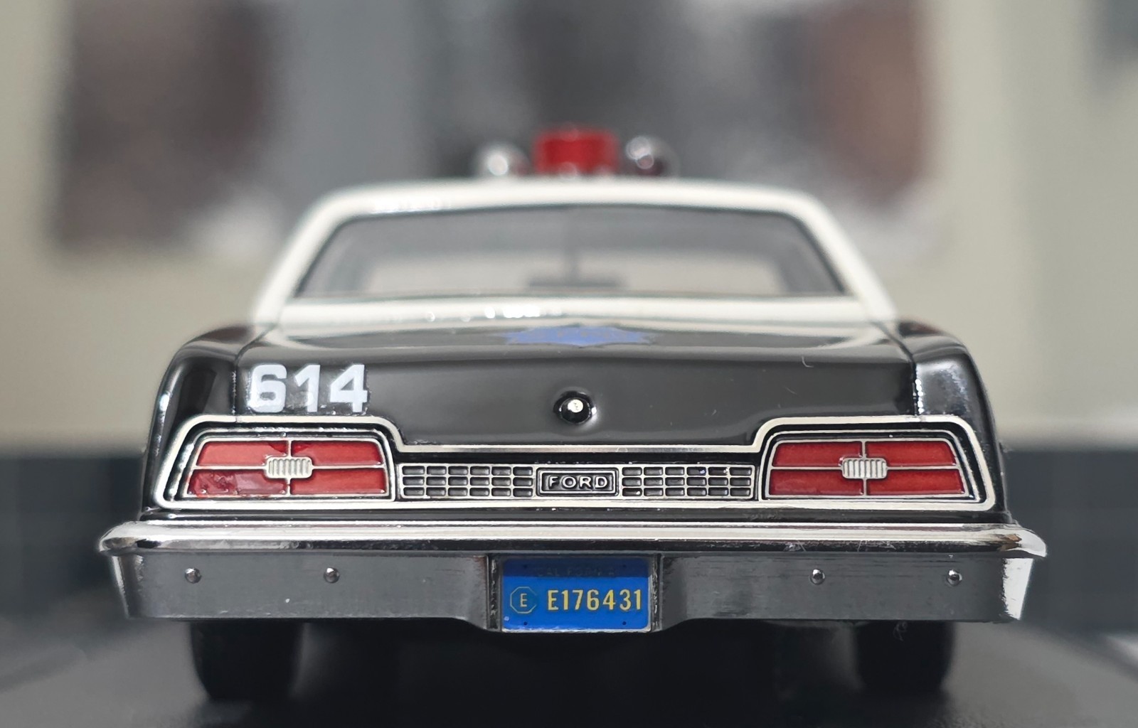 Ford Custom 500 “San Francisco Police Depart.” SFPD 1974 1:43 Matrix MX20603-241