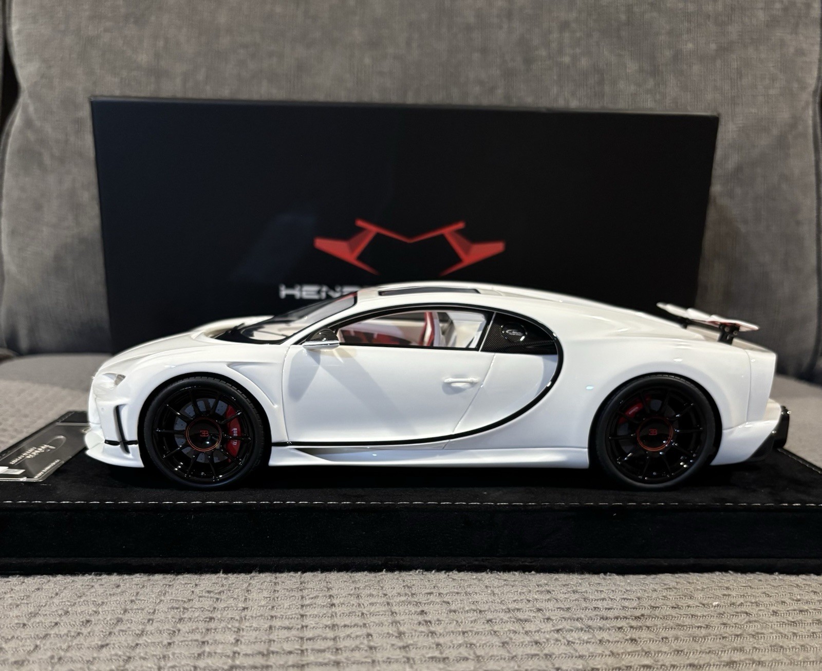 1/18 HH Henson & Heaven Bugatti Chiron Super Sport White/Red Limited 30pcs