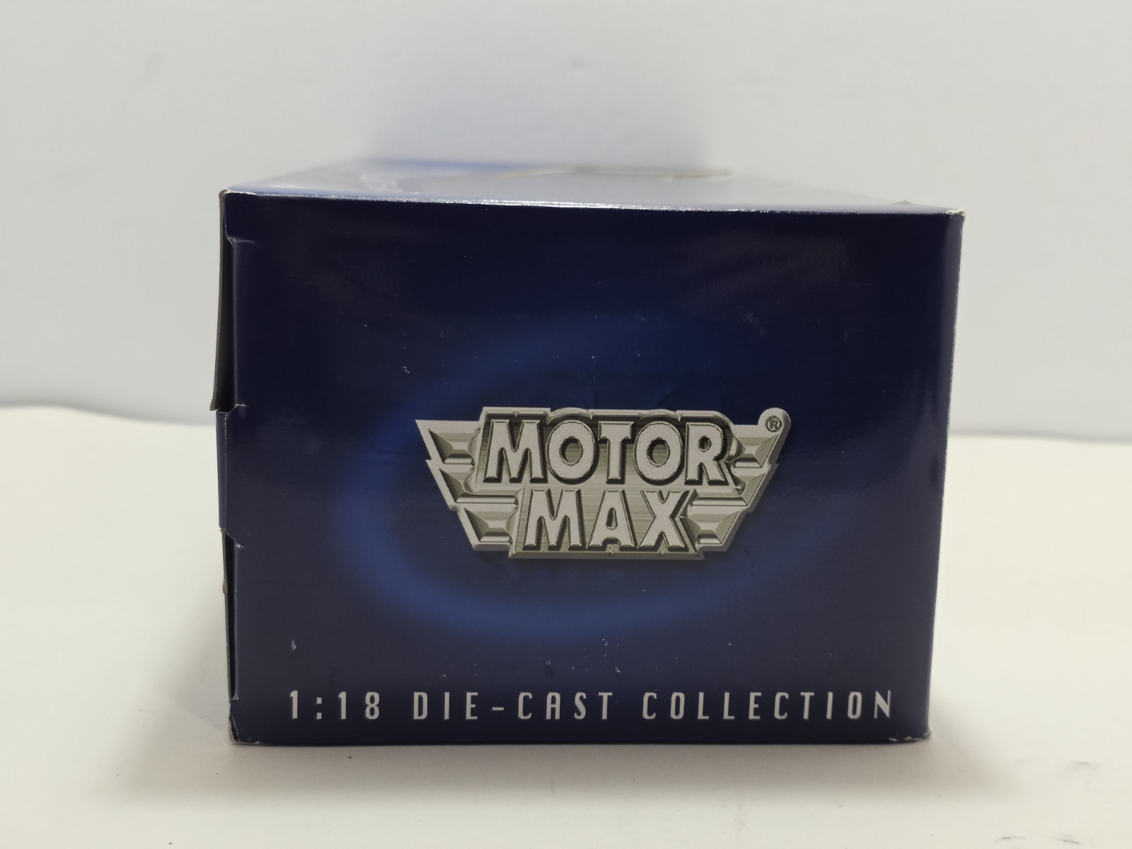 Motor Max 2005 Silver Chrysler 300C Hemi 1/18 Diecast NIB
