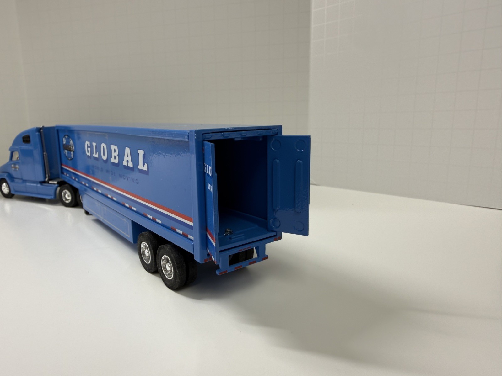 Global Van Lines 1:64 Diecast Tractor Trailer Semi Blue/White/Red. No box.