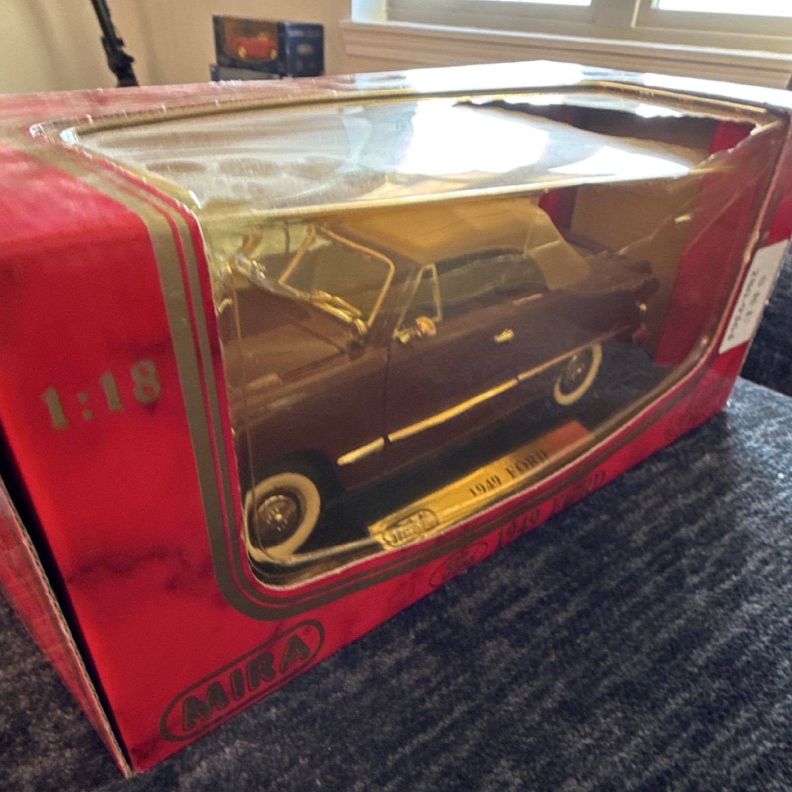 MIRA Golden Line 1:18 1949 Ford Diecast Car Brown Model With Case Collectible