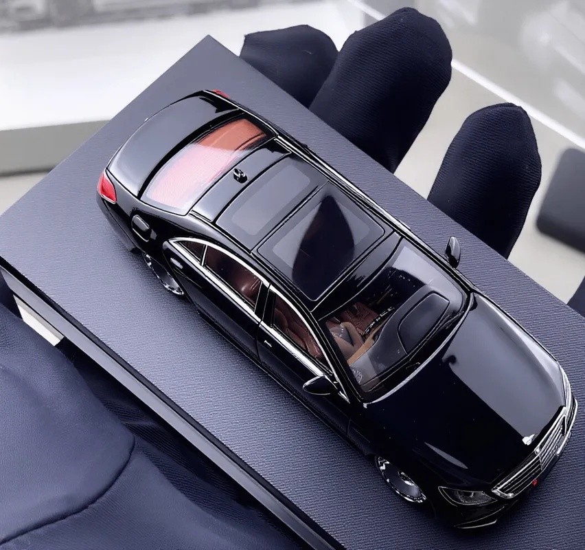 RM 1:64 Black S63 W222 V12 VIP Luxury Sedan Sports Model Diecast Metal Car