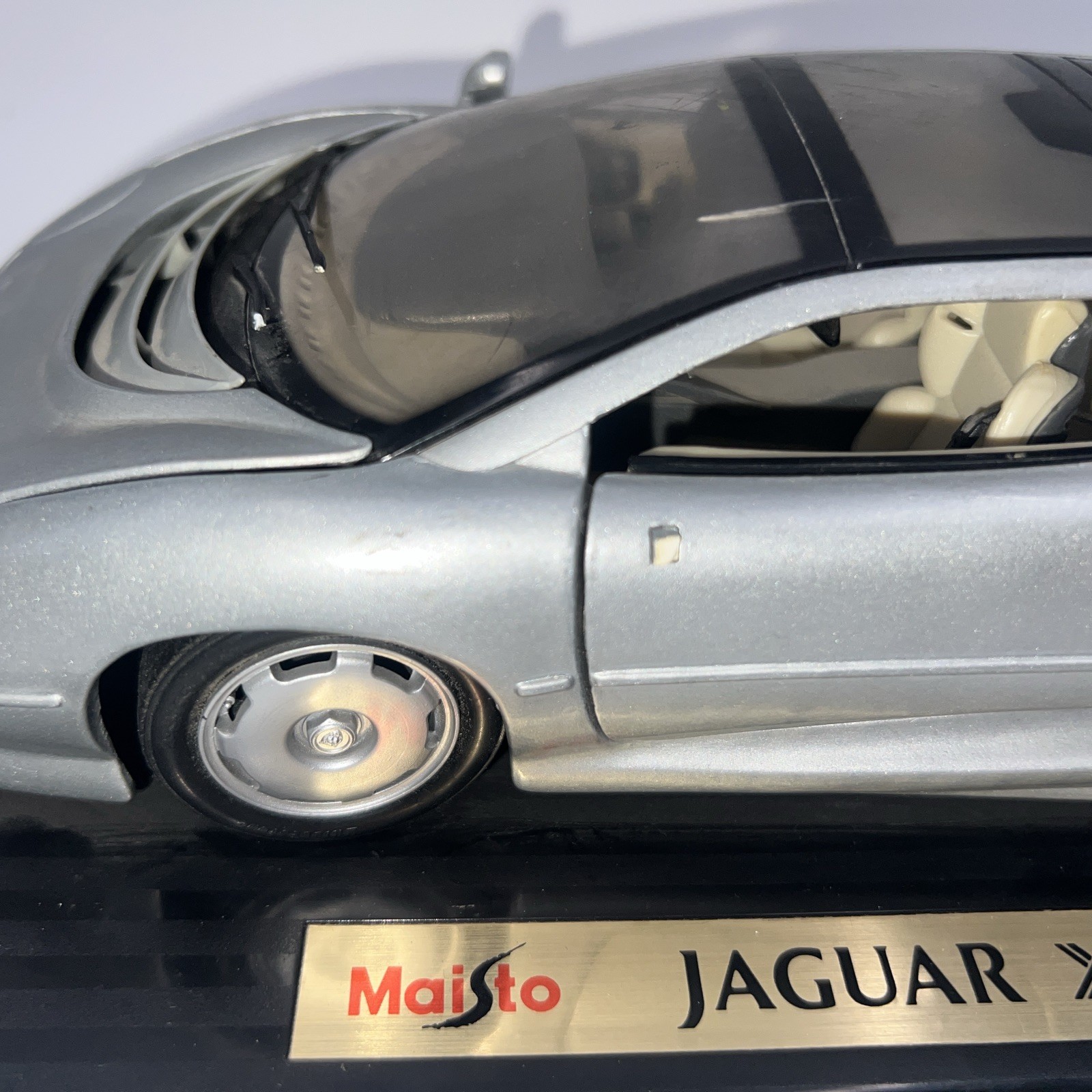 Jaguar XJ220 Diecast 1/18 Silver Maisto