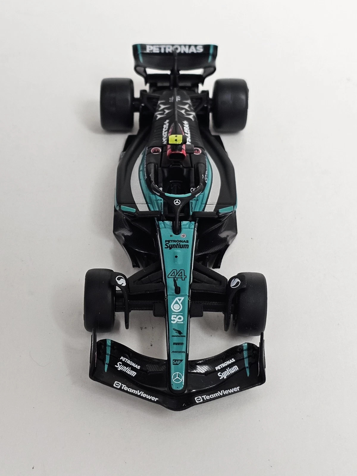 1:43 1/43 Mercedes AMG Hamilton #44 W15 2024 Singapore Petronas F1 Car Display