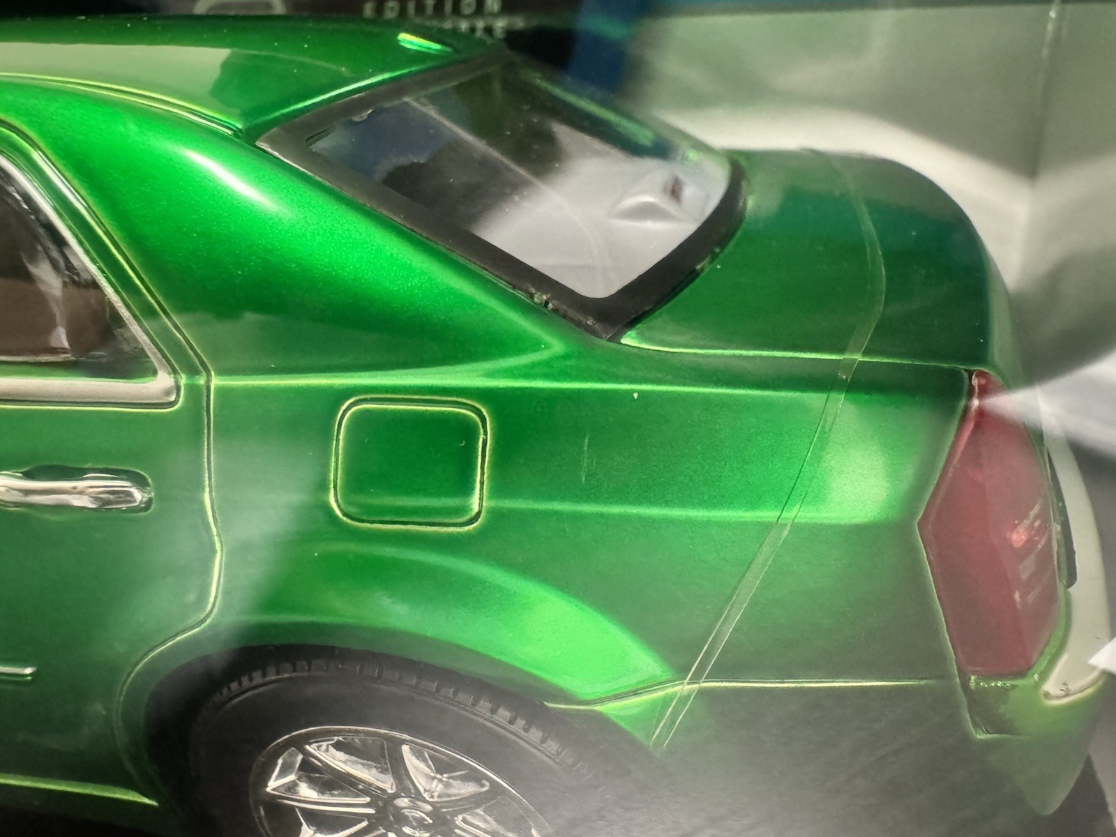 Maisto 1:18 2005 Chrysler HEMI 300C Diecast Model Car Special Edition Green