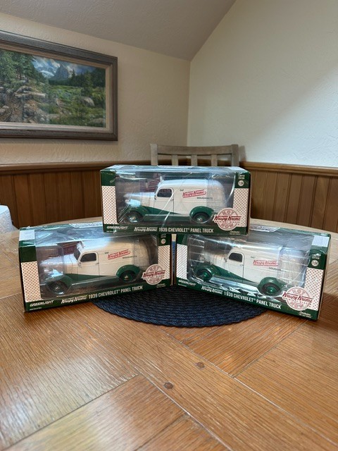 Greenlight Collectibles. Krispy Kreme 1939 Chevrolet Panel Truck 1:24 Scale. NEW