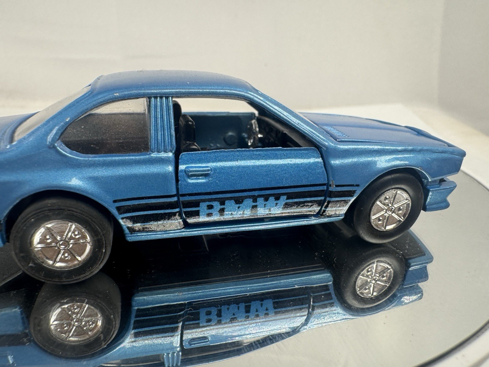 1/41 Scale BMW 635 CSi E24 (6-Series) Diecast Car (4.75″) Sunnyside Toys SS-907