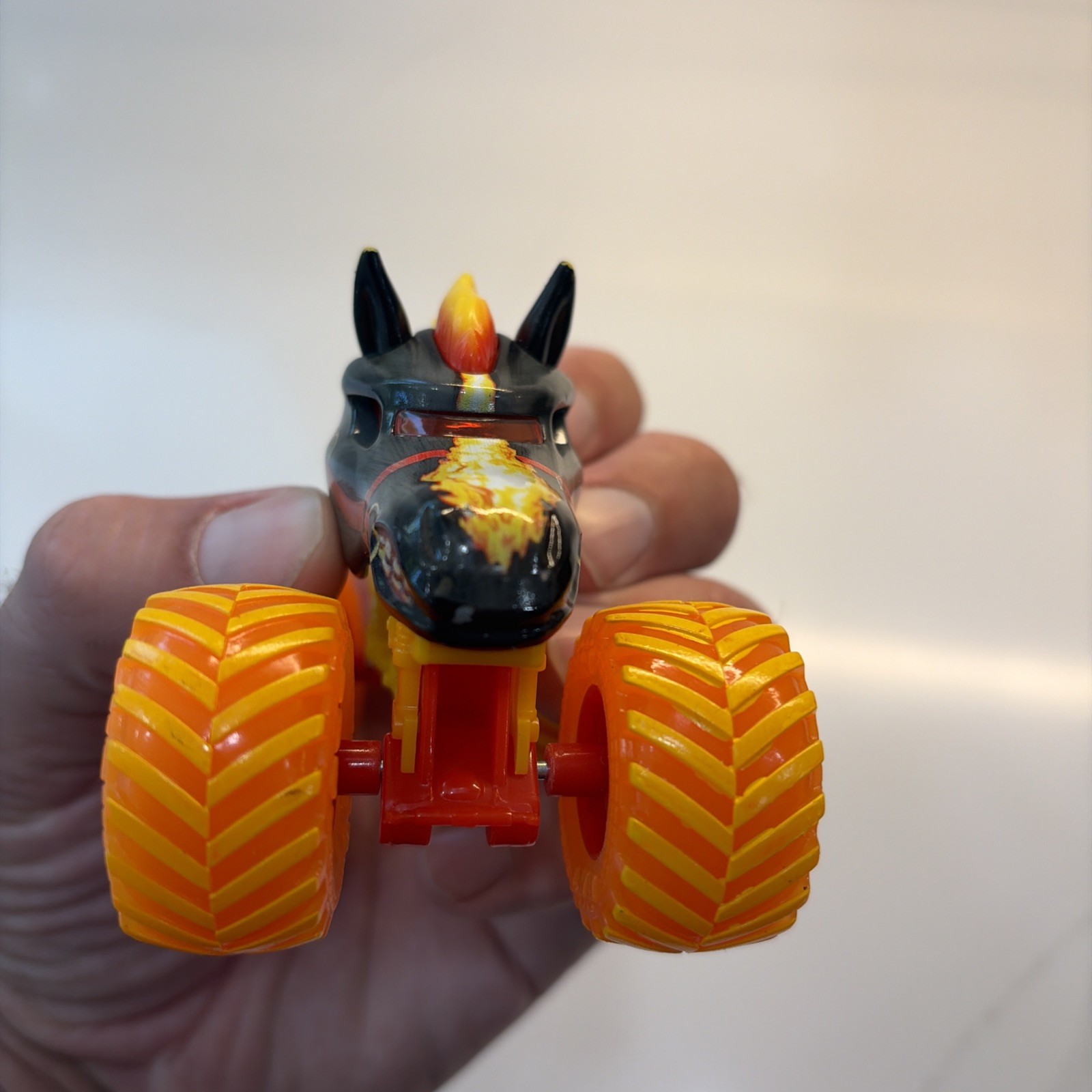 Spin Master Monster Jam Horse Power Fire & Ice Truck 1:64 Orange Wheels (read)