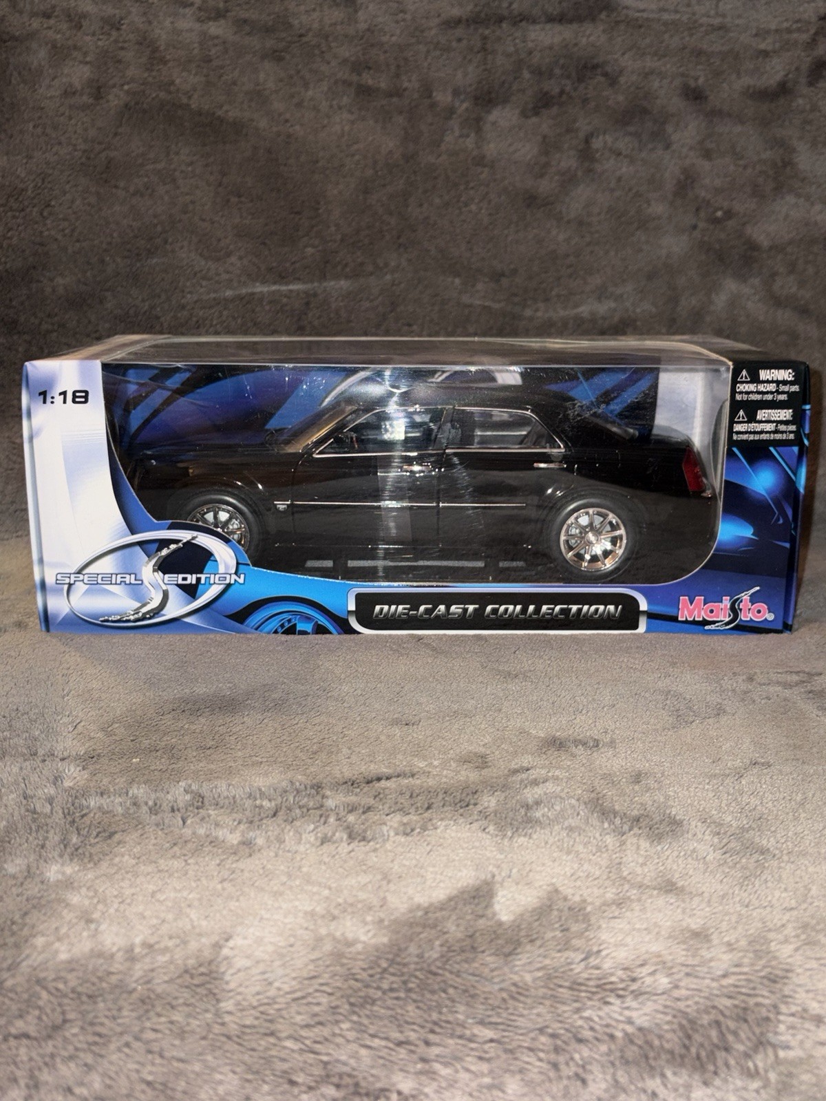 Maisto 2005 Chrysler 300C Hemi Black 1:18 Diecast Collectable Car
