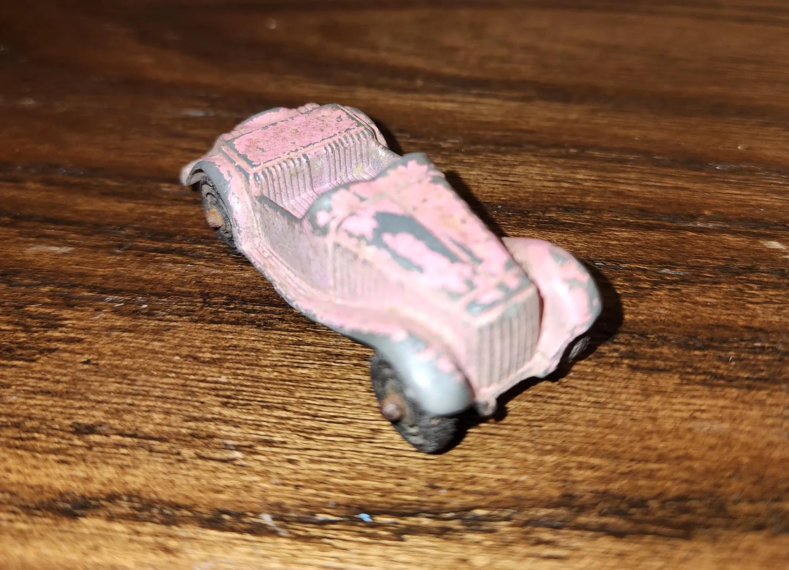 Vintage Die-Cast Toy Car | 1930s–1940s Metal Automobile | Curious Curio
