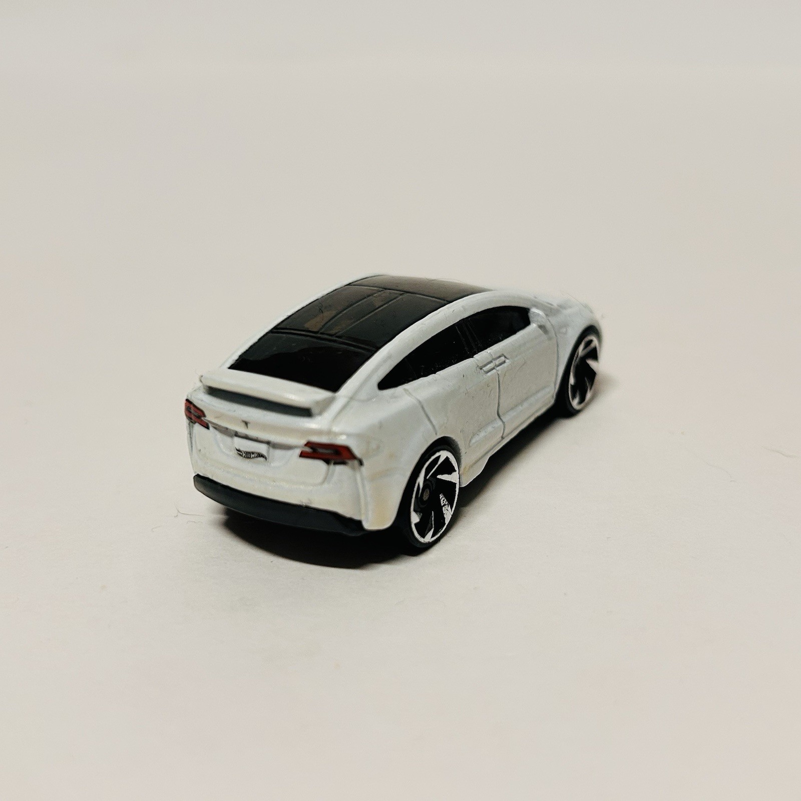 2016 Hot Wheels TESLA MODEL X White 1/64 Loose