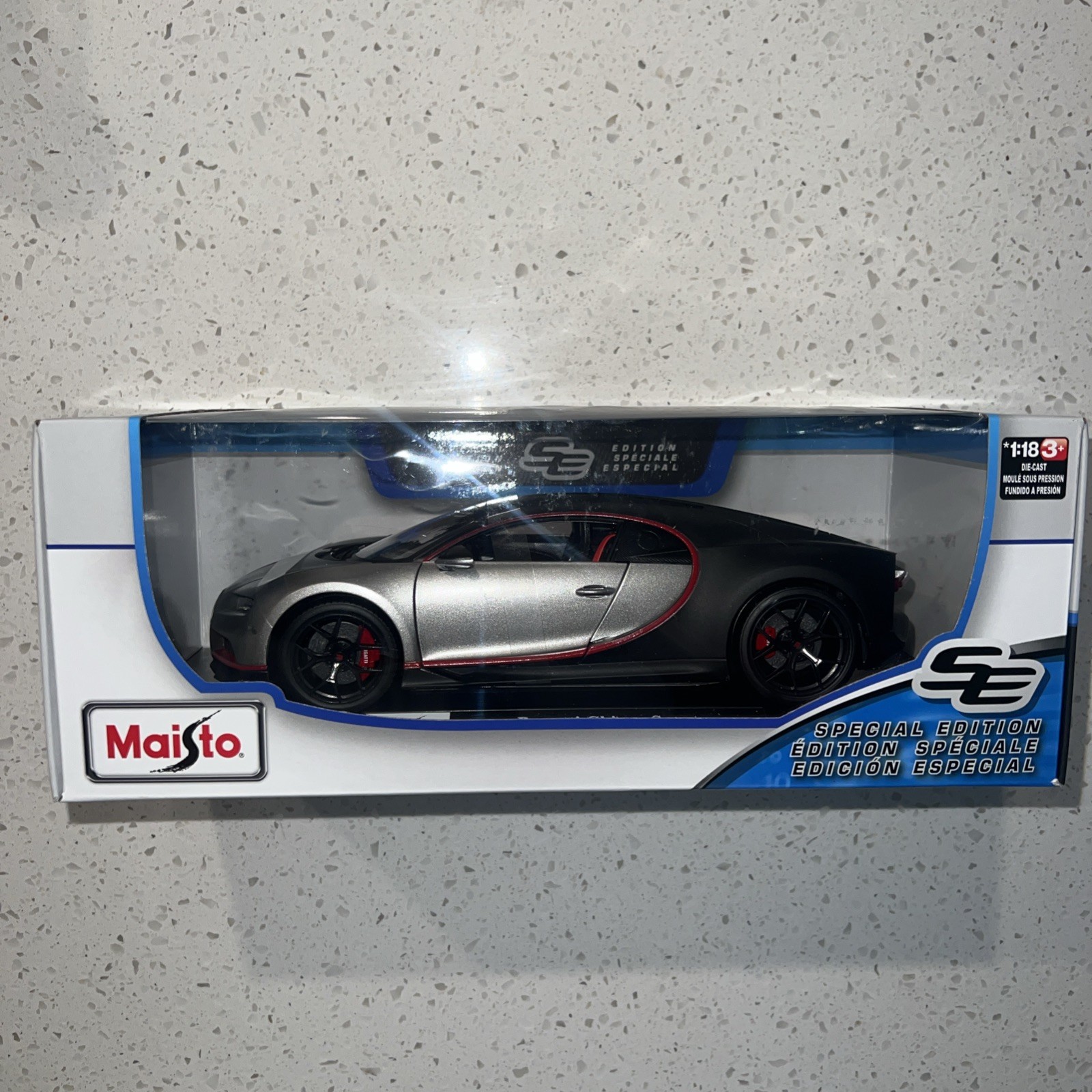 1/18 Maisto Bugatti Chiron Silver Black Diecast Special Edition