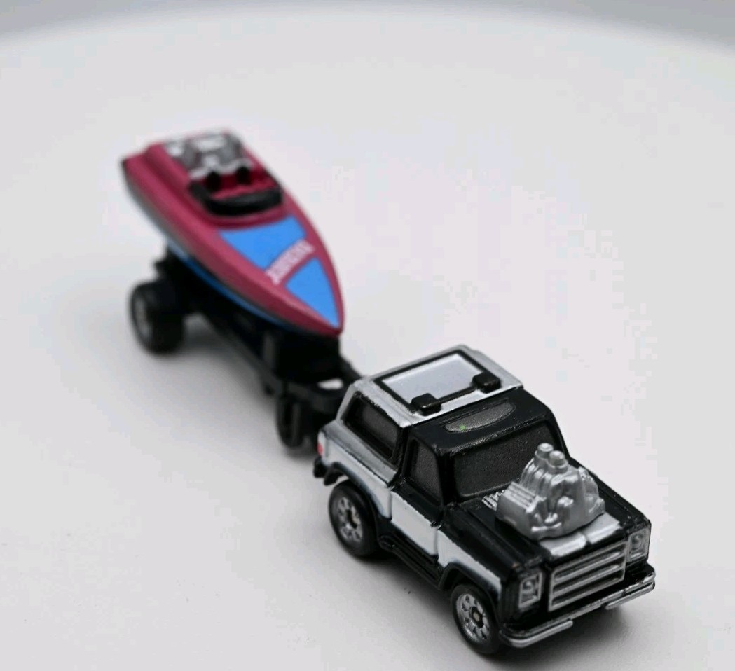 Micro Machine Silver/ Black Chevy Blazer with Speed Boat & Trailer Read