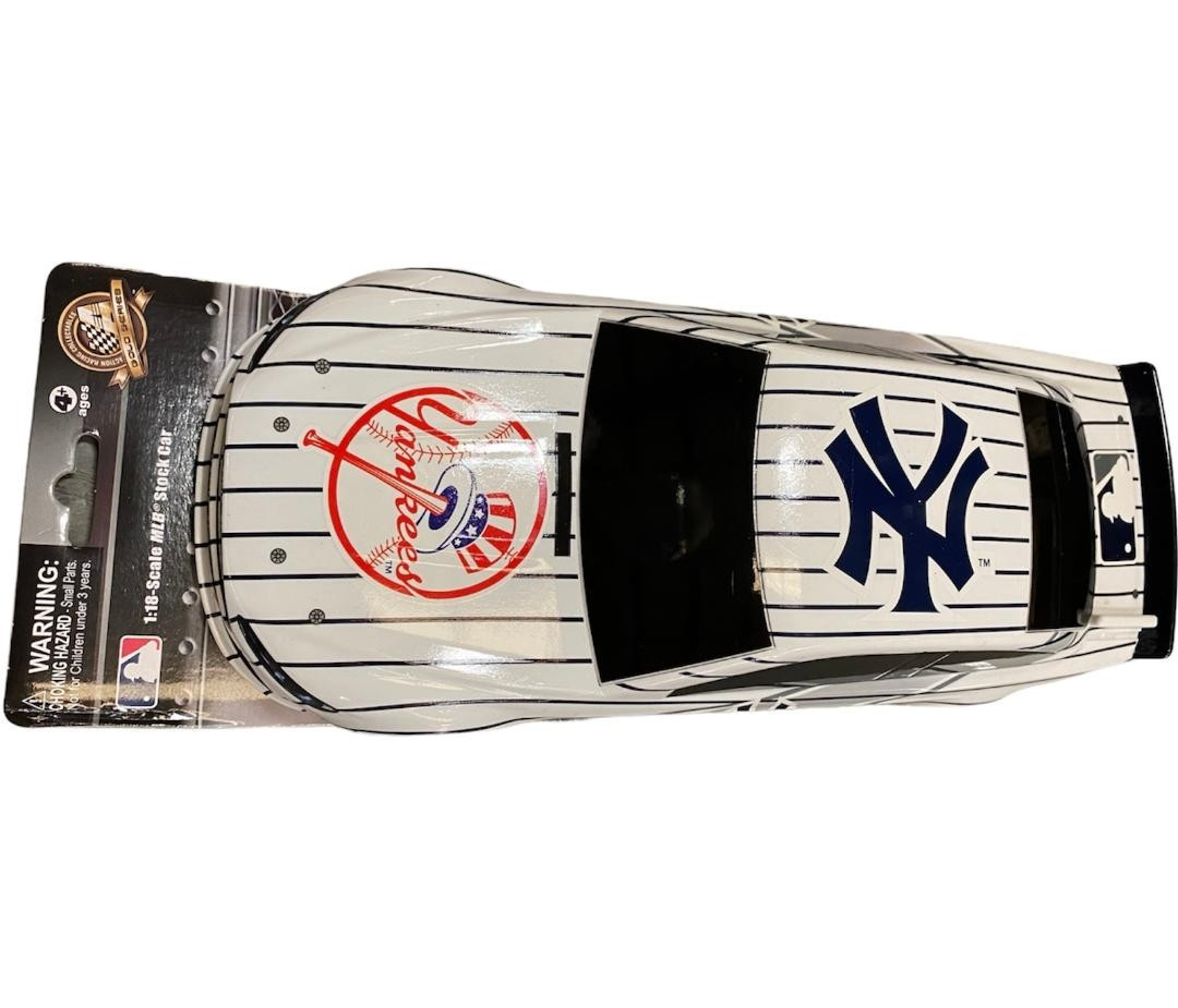 New York Yankees 2012 NASCAR Lionel Racing 1:24 Stock Car Limited Edition MLB