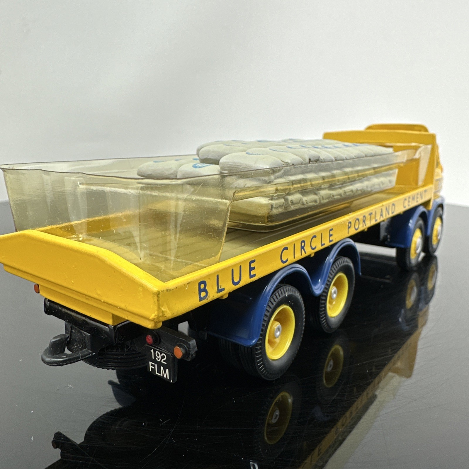 Corgi 13904 Blue Circle Cement Foden S21 8 Wheel Platform Lorry with Cement Bags
