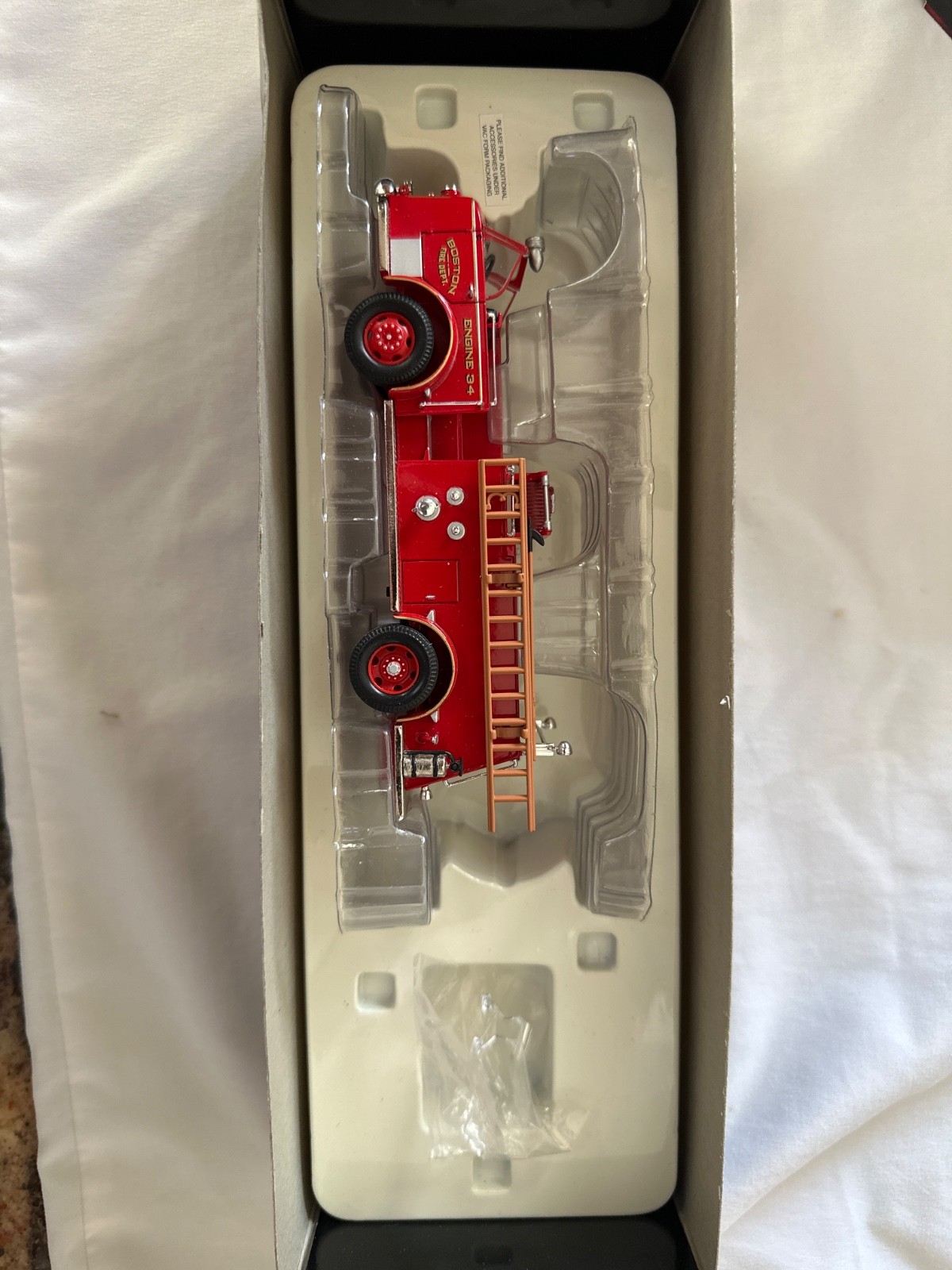 CORGI Heroes Under Fire American LaFrance 700 Open Boston Fire Dept. Engine 34