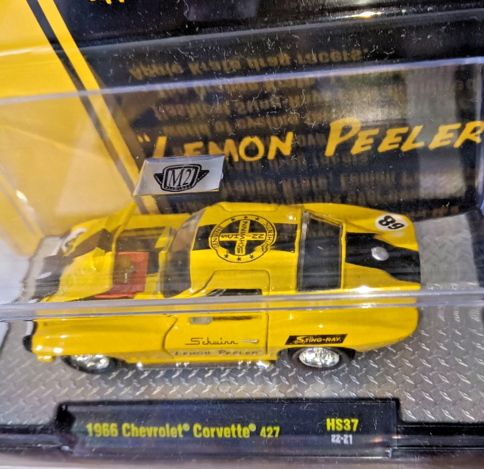 1:64 1966 CHEVROLET STING RAY CORVETTE 427 ENGINE OUT OF PRODUCTION SEALED NEW!!