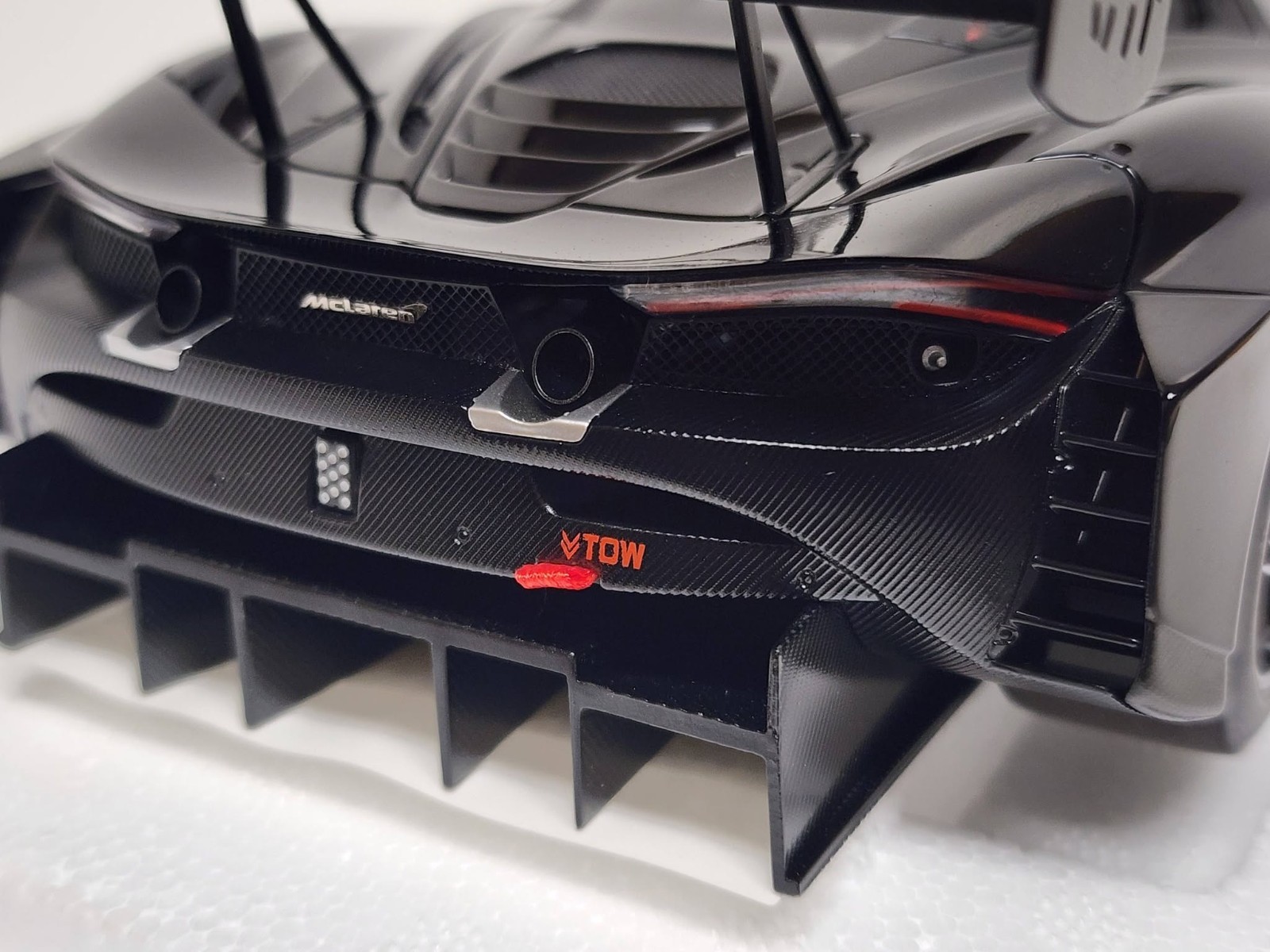 AUTOart – 1/18 die cast: McLaren 720S GT3, gloss black