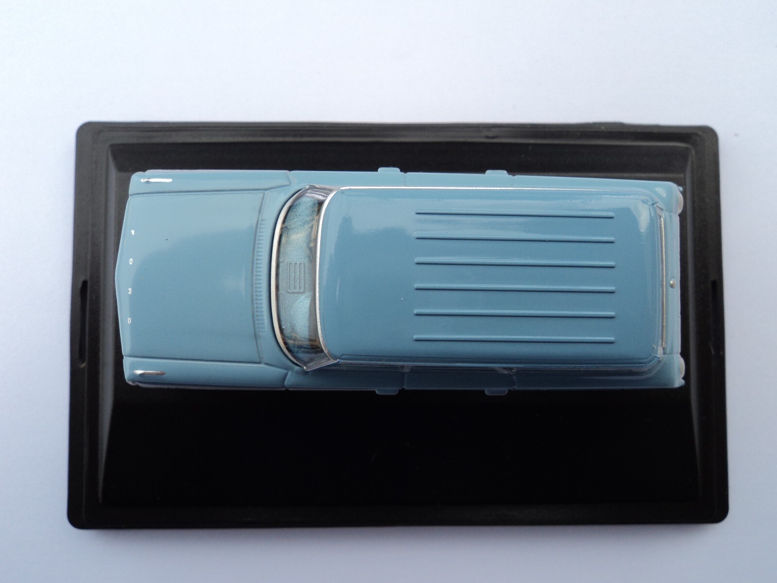 Oxford 1964 Ford Country Sedan Light Blue 1/87 HO diecast