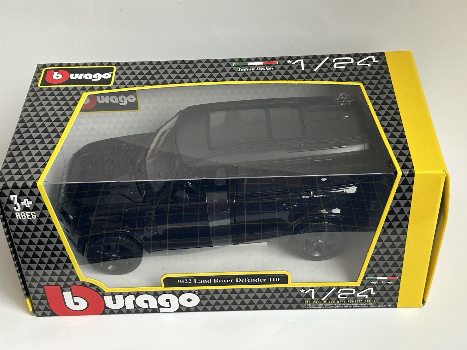 New Defender 110 4×4 (2022) Land Rover Black Colour Bburago 1/24 model #21101