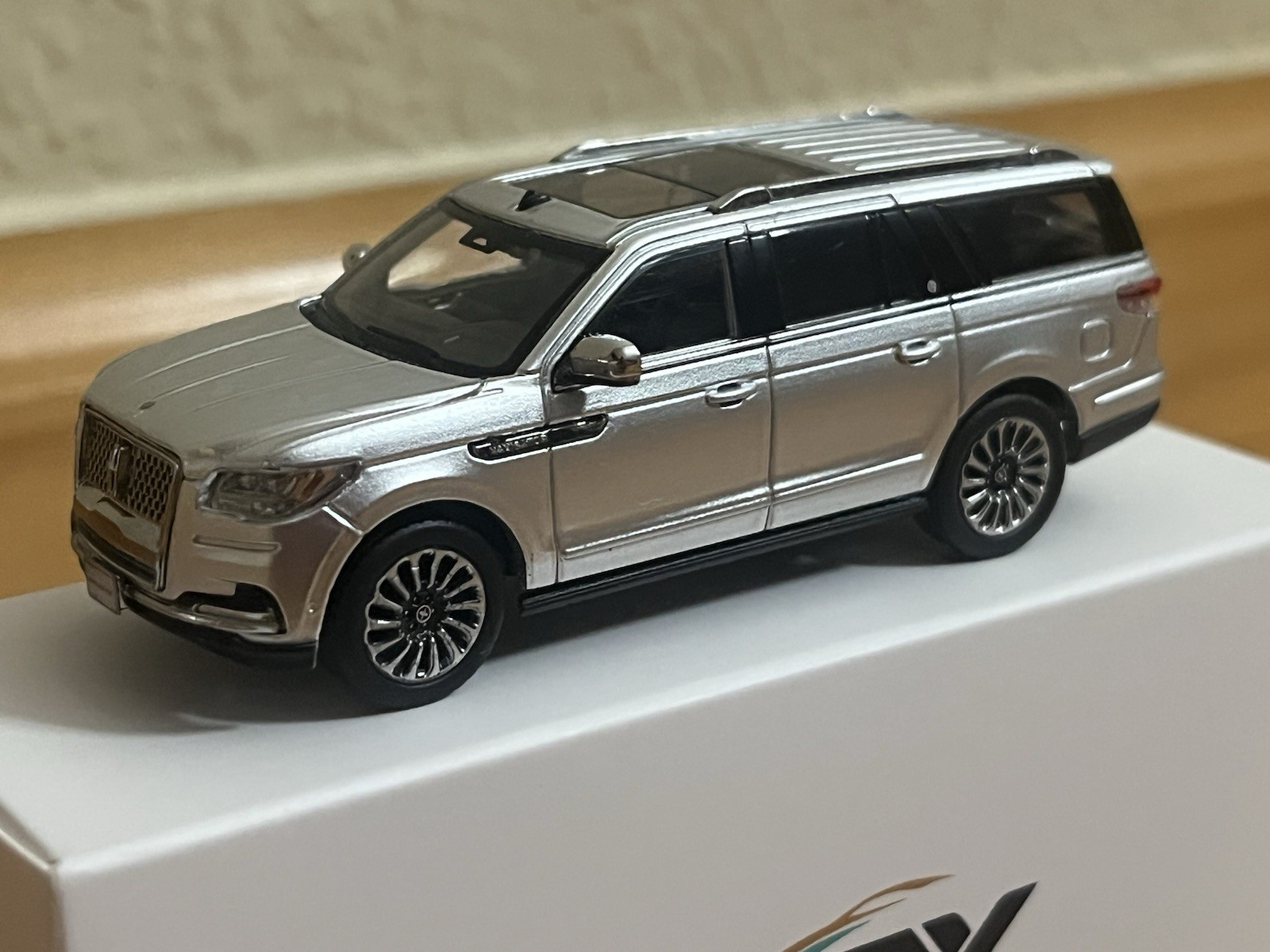 WTX 1:64 2018-2021 Lincoln Navigator L Reserve Silver W/ Folding Running Boards