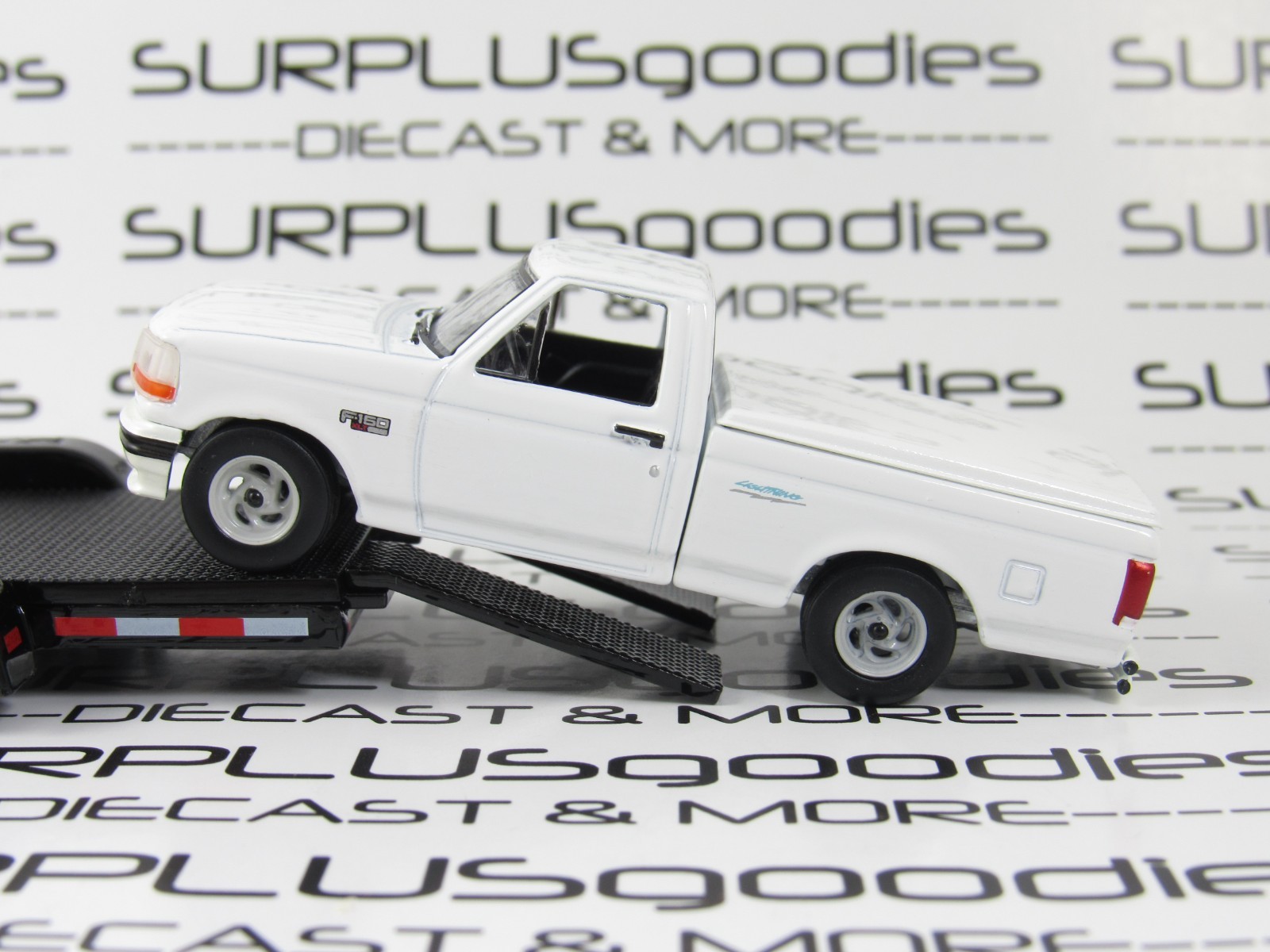 Greenlight 1:64 LOOSE Track Day 1994 FORD F-150 F150 SVT LIGHTNING w/Car Trailer