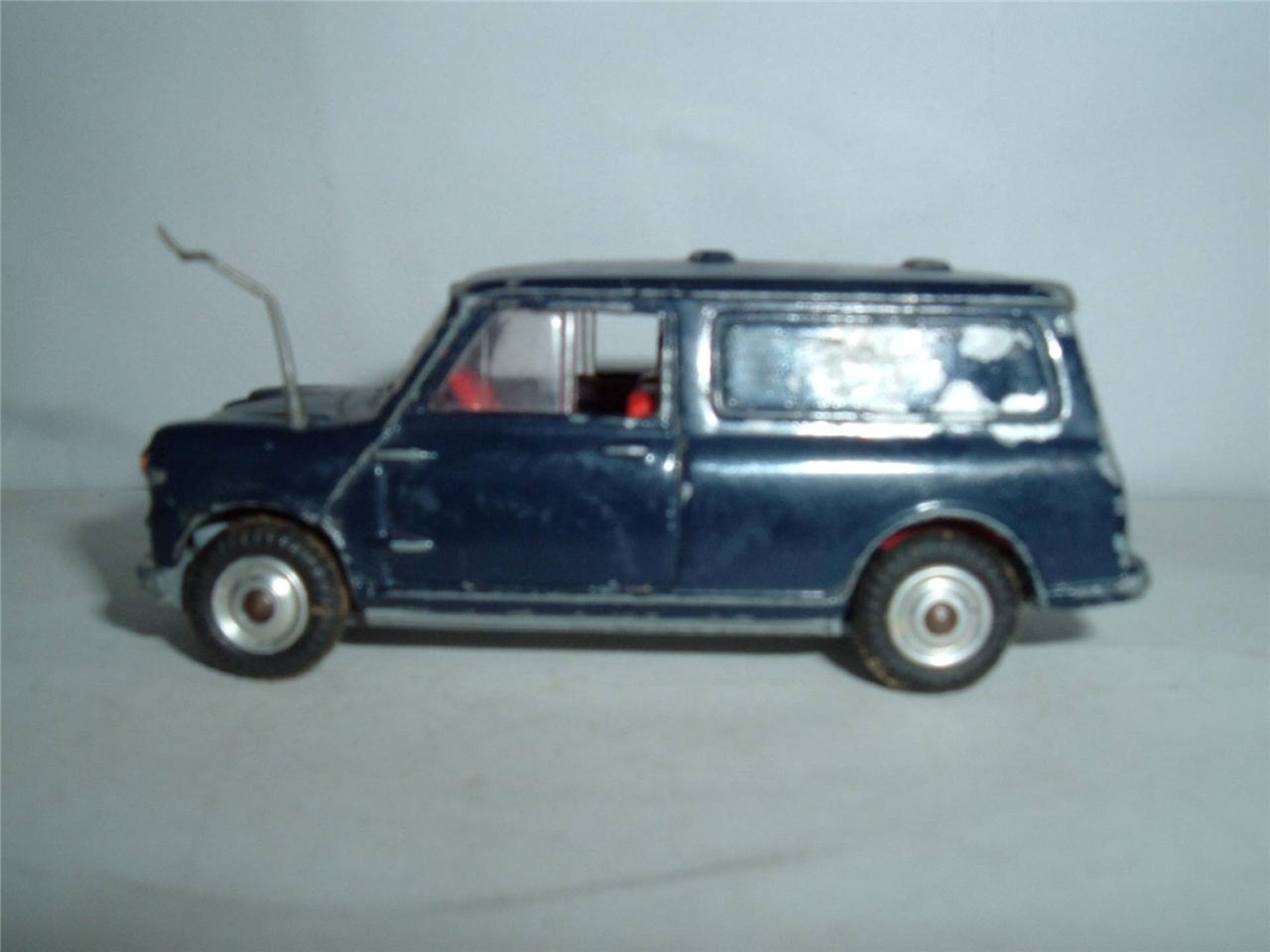 CORGI TOYS POLICE MINI VAN WITH DOORS & AERIAL VINTAGE PLEASE SEE PHOTOS !