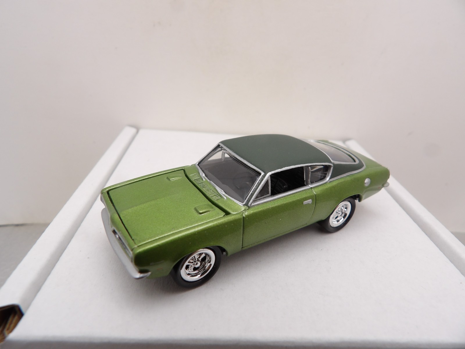 1969 PLYMOUTH BARRACUDA 2005 JOHNNY LIGHTNING MOPAR OR NO CAR 1:64 DIE-CAST
