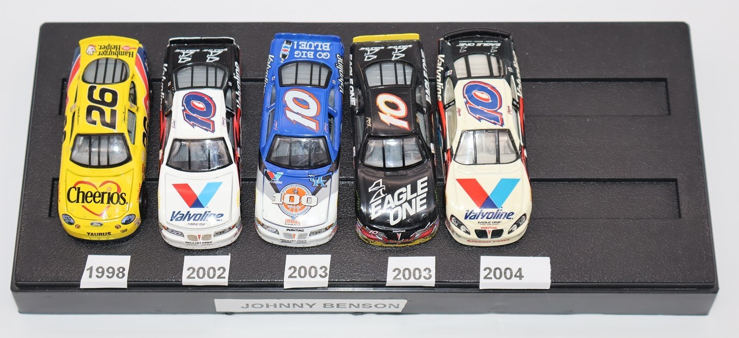 NASCAR 1:64 – JOHNNY BENSON – LOT OF 5 DIECAST CARS –