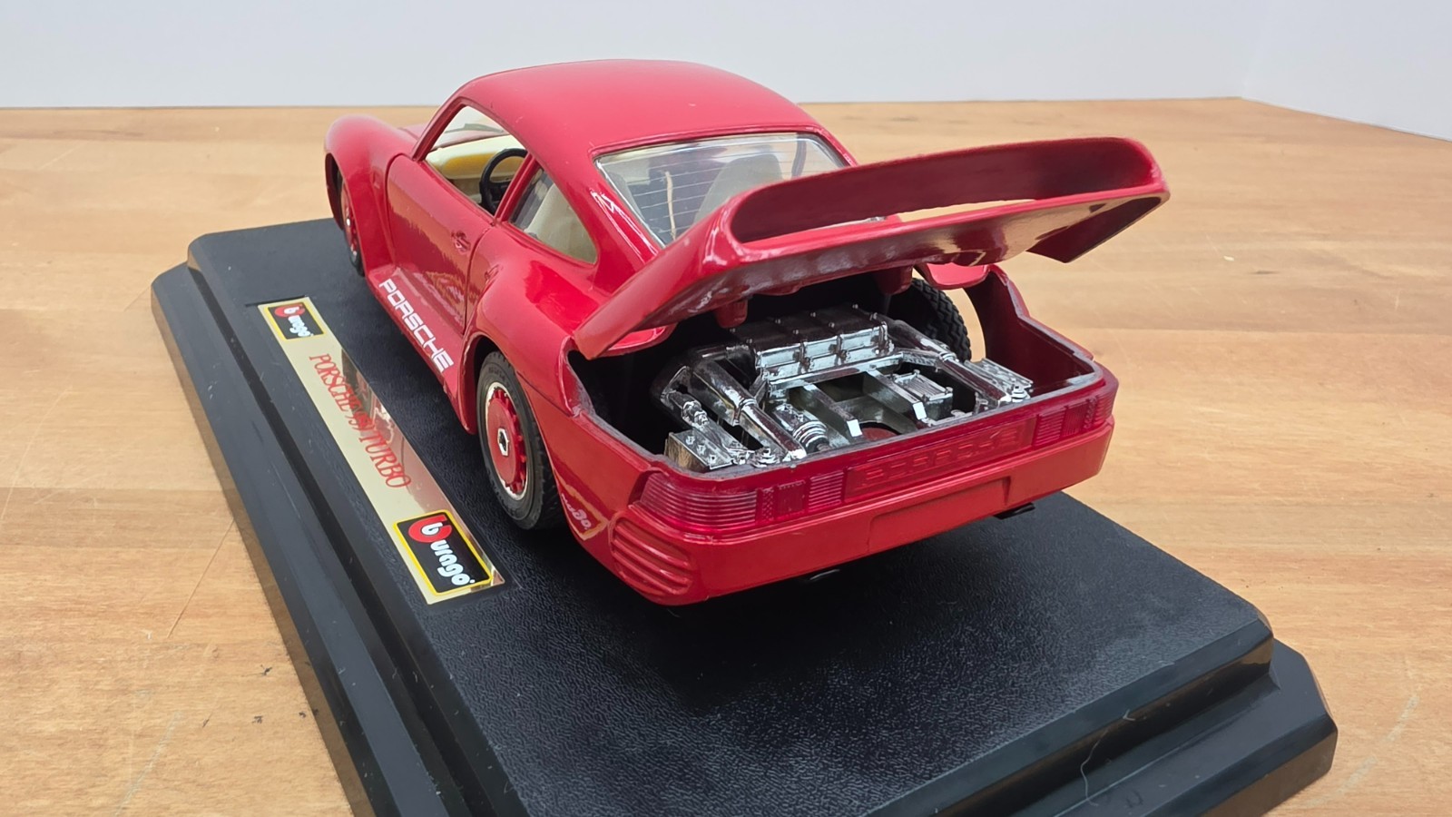 Bburago Diecast 1/24 Porsche 959 Turbo With Stand