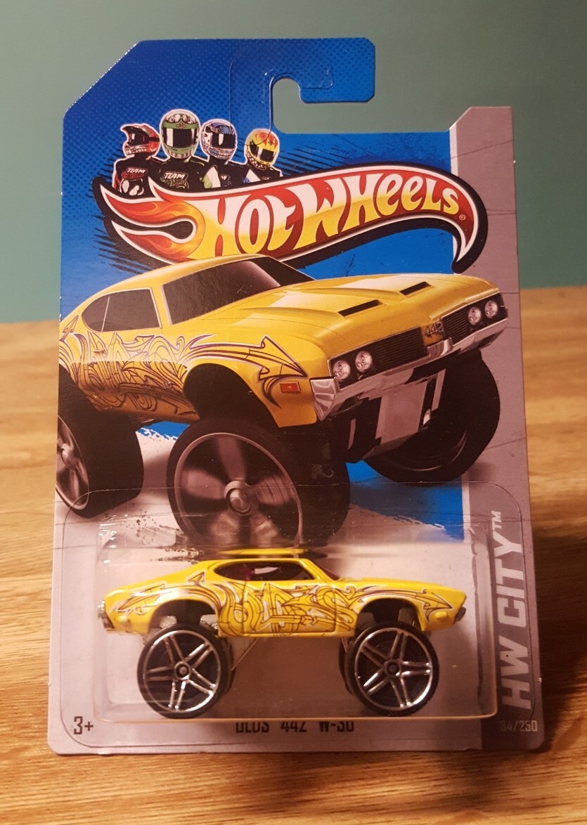 Hot Wheels Olds 442 W-30 4×4 Lifted 1:64 Scale New