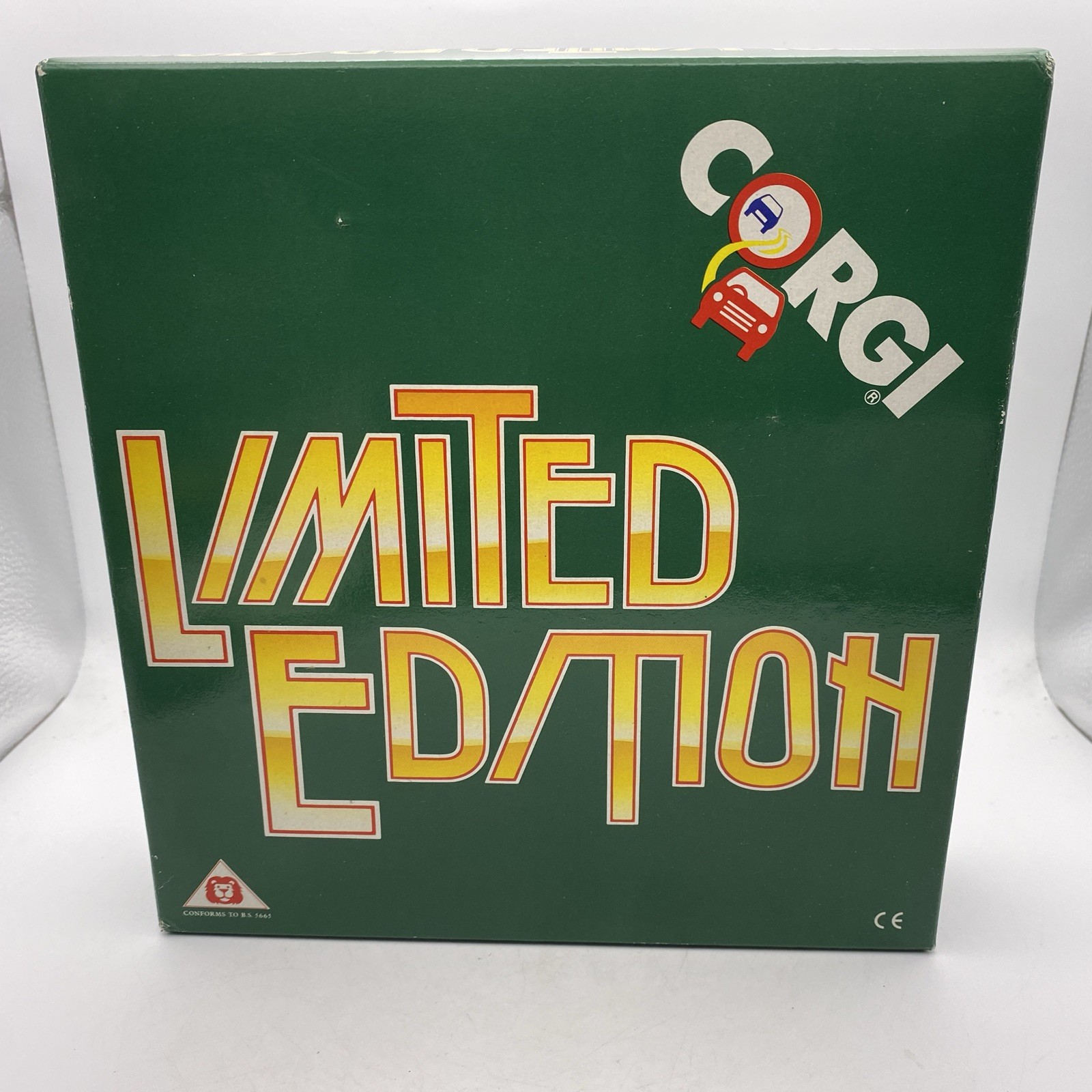 Corgi D17/1 Bedford Vans – Shell – Limited Edition – Boxed