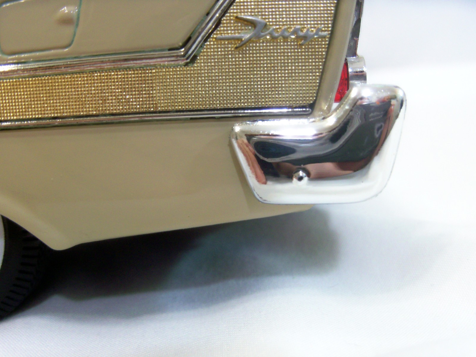 PLYMOUTH FURY 1958 MOTOR MAX 1/18TH SCALE*TLC