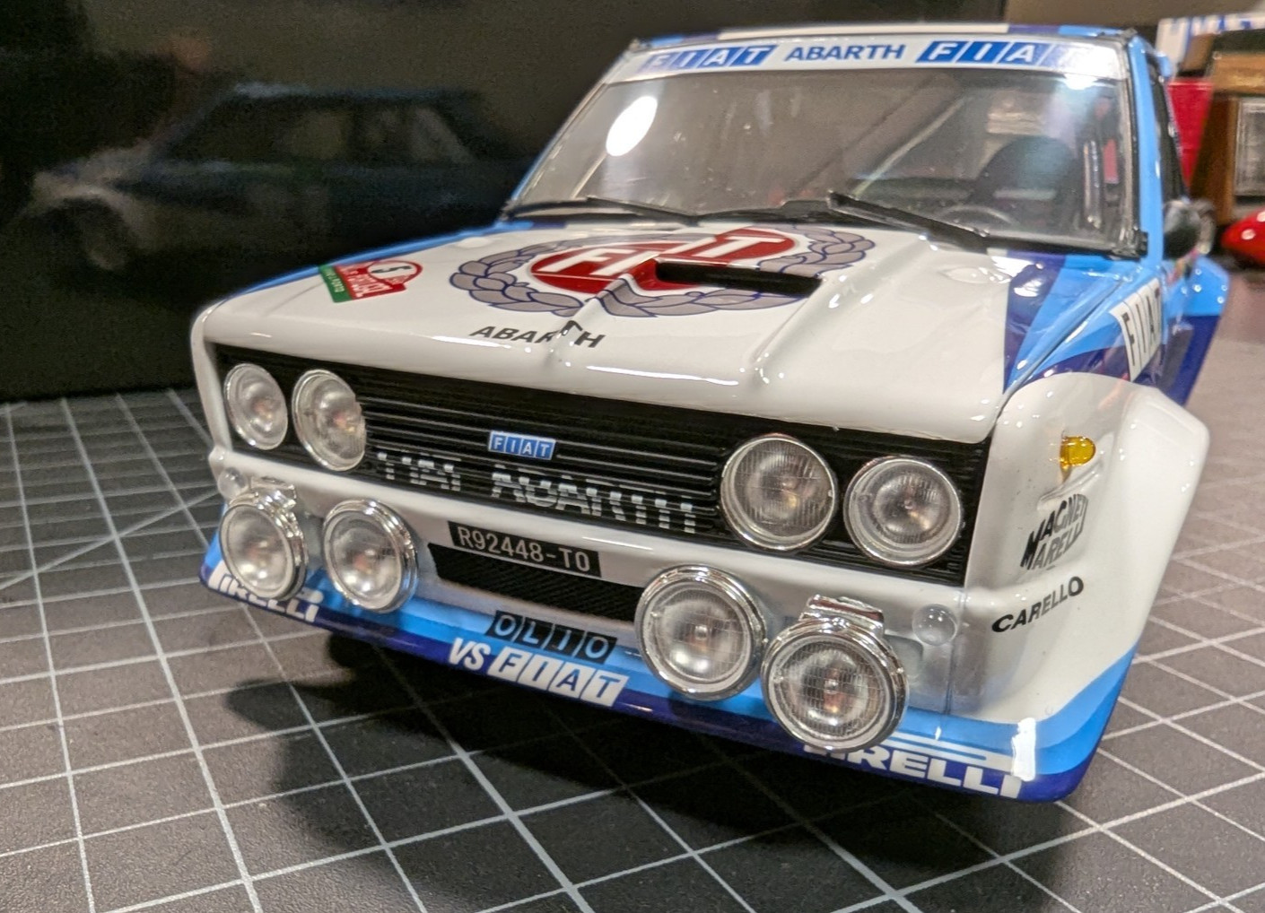 Kyosho 1/18 Scale Model Car 08376A – Fiat 131 Abarth 1980 Portugal Rally #5 MIB