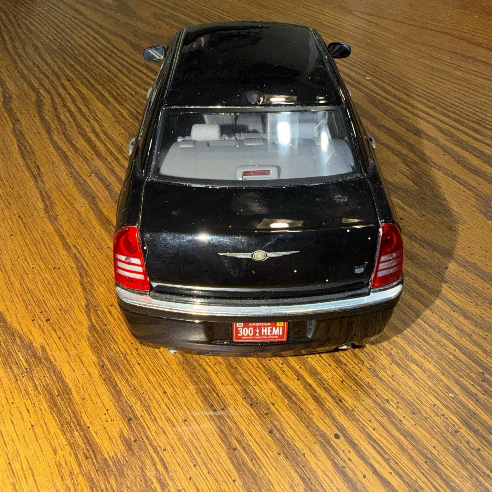 Maisto 2005 Chrysler 300C Hemi Black 1:18 Diecast Collectable Car