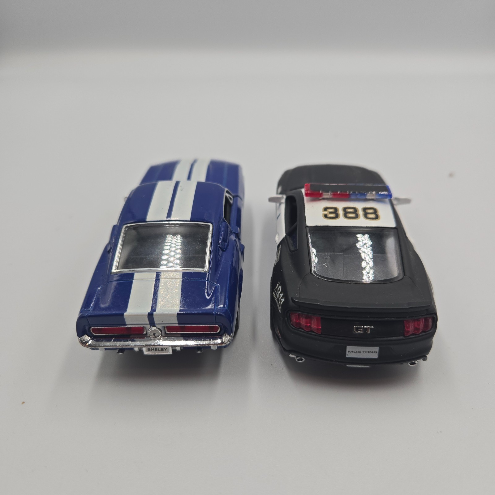 Lot of 3 – Kintoy model cars & Maisto Trailer
