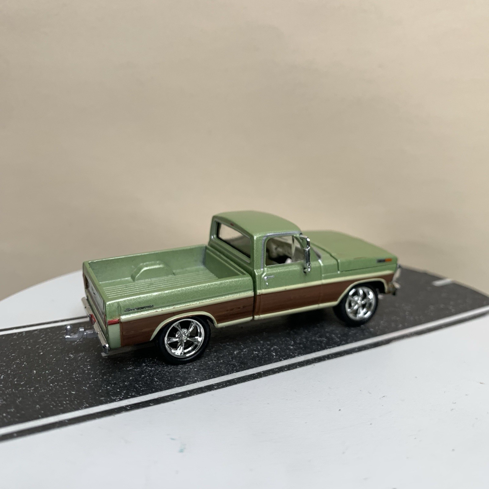 Greenlight 1972 Ford F-100 Pickup Truck Green w/Wood Panel Detail 1:64 NM