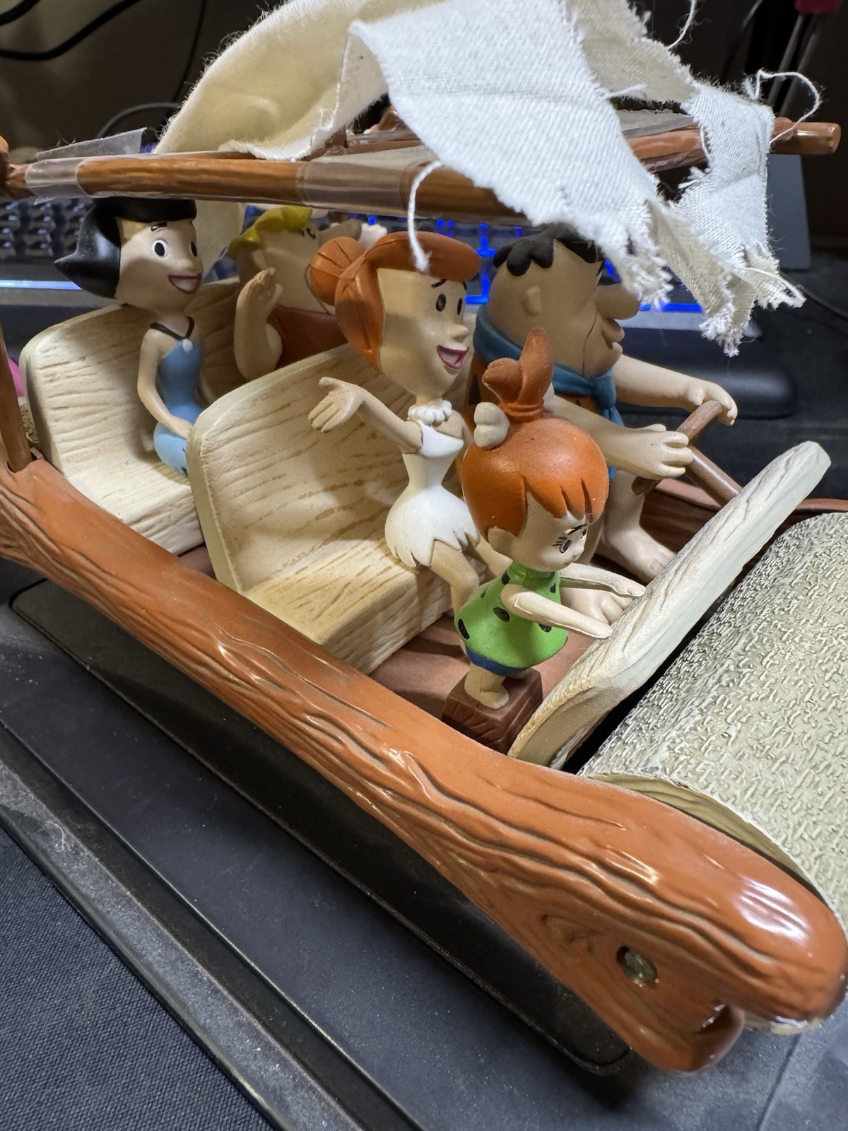 FLINTSTONES THE FLINTMOBILE 1:18 DIECAST METAL By ‘JOYRIDE’ – No Box