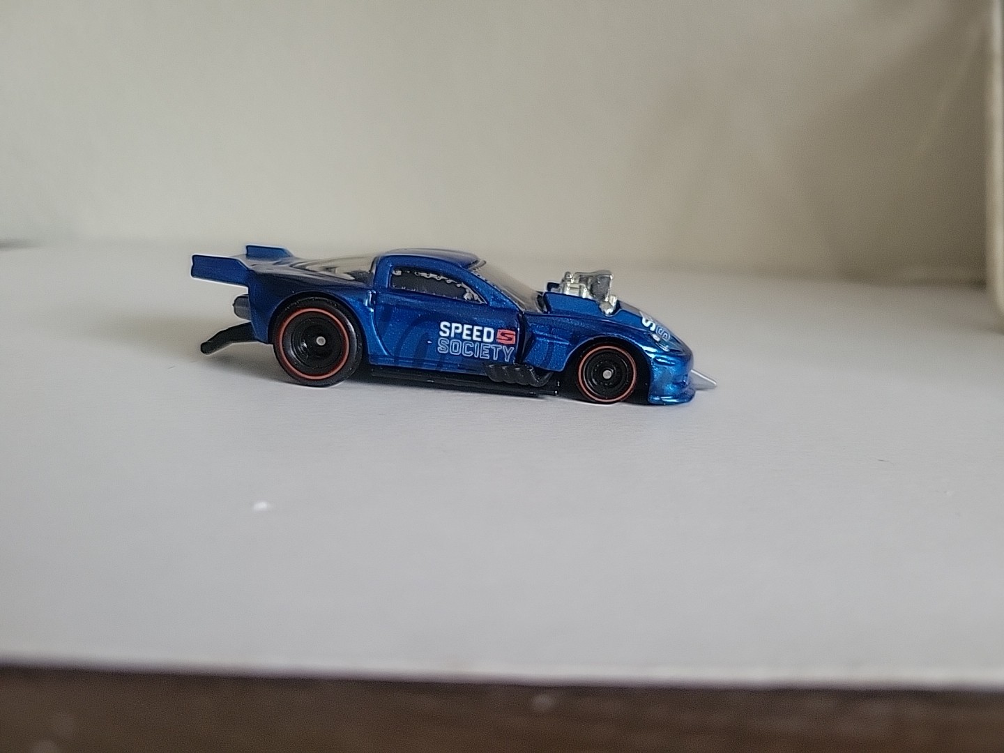 Hot Wheels 1:64 Corvette Z06 Drag Racer Diecast Car – LOOSE