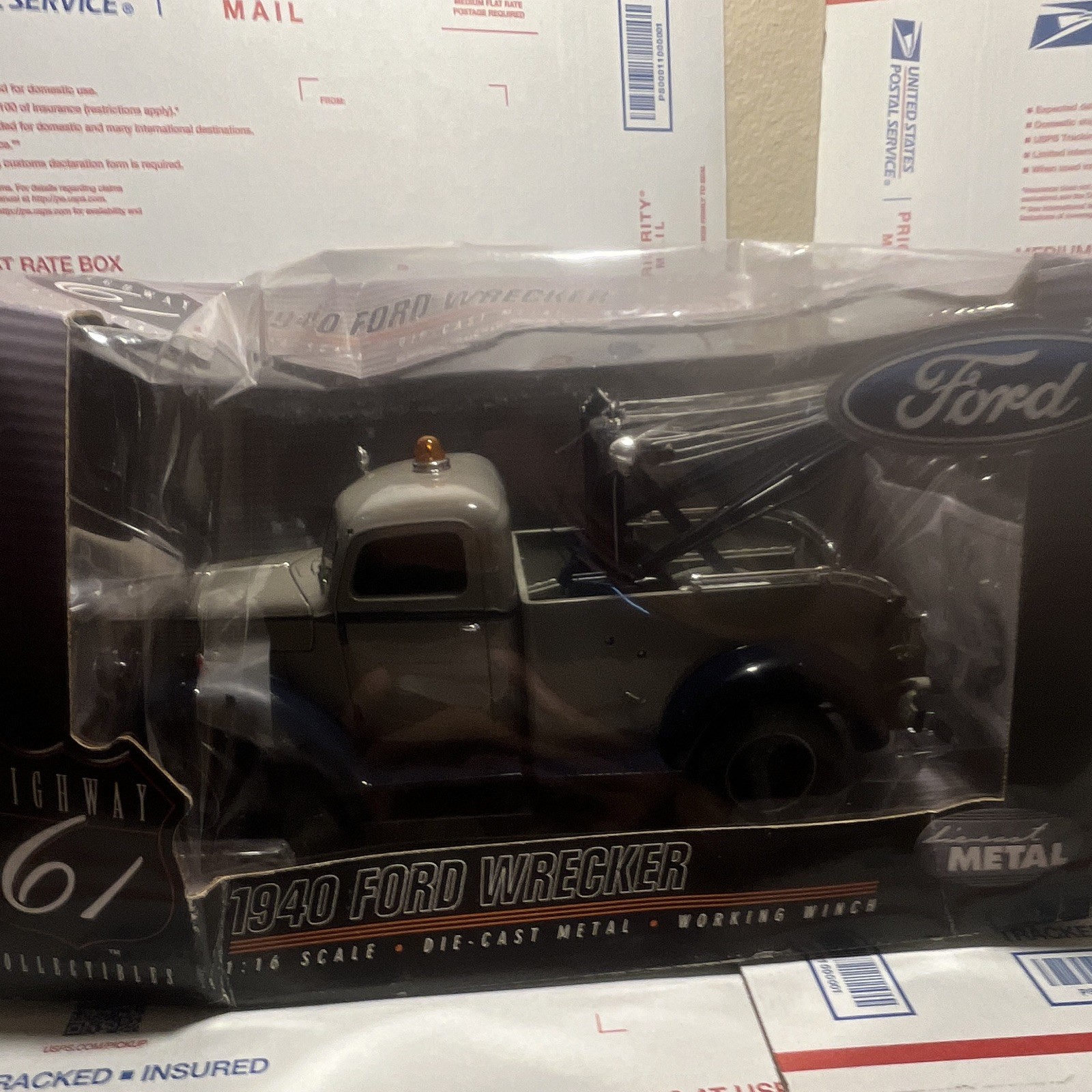 Highway 61 Collectibles 1940 Ford Wrecker Tow Truck 1:16 Diecast Working Winch