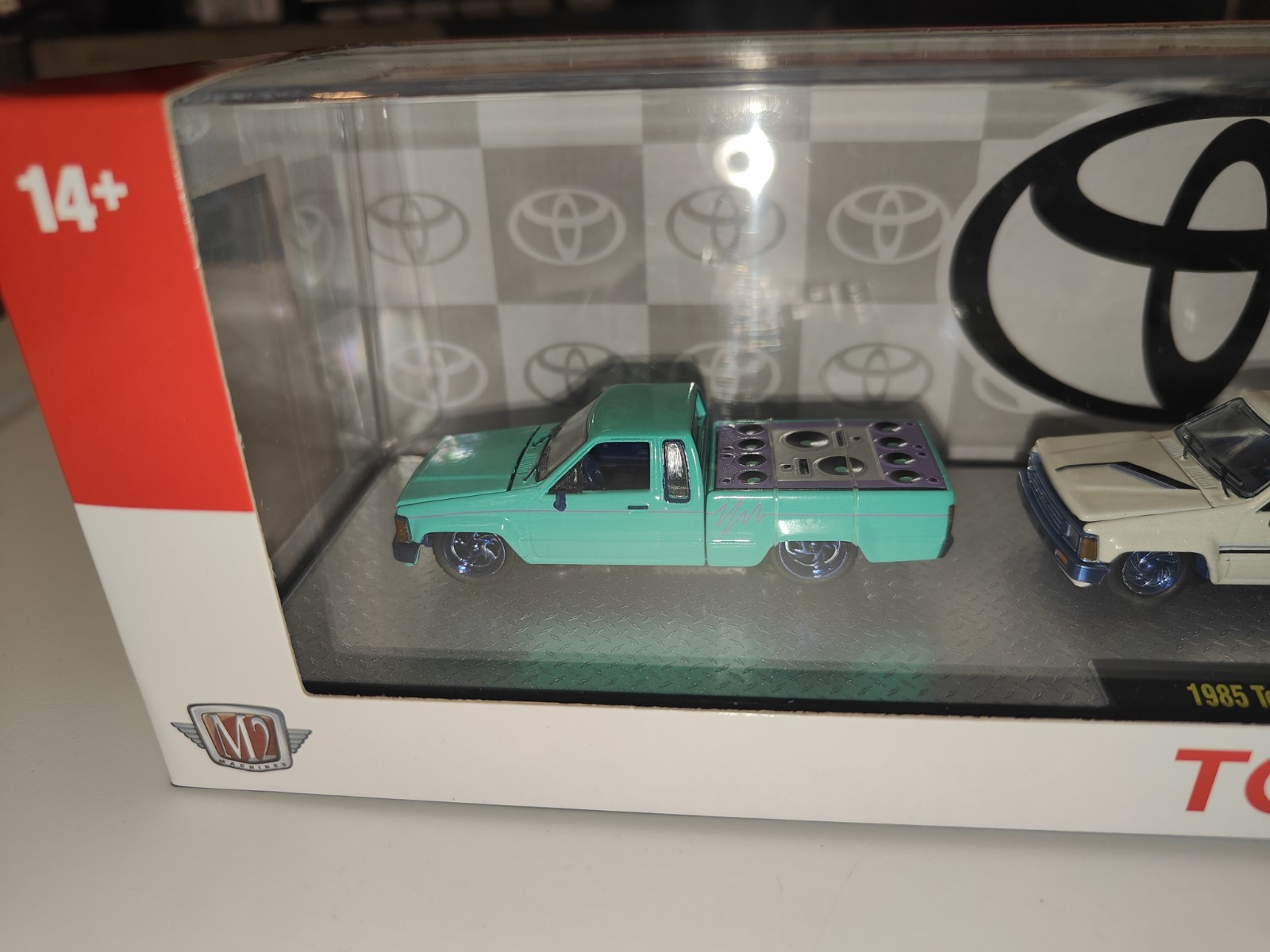 NEW M2 Machines Hauler Toyota 1985 Toyota Trucks – CHASE – IN HAND