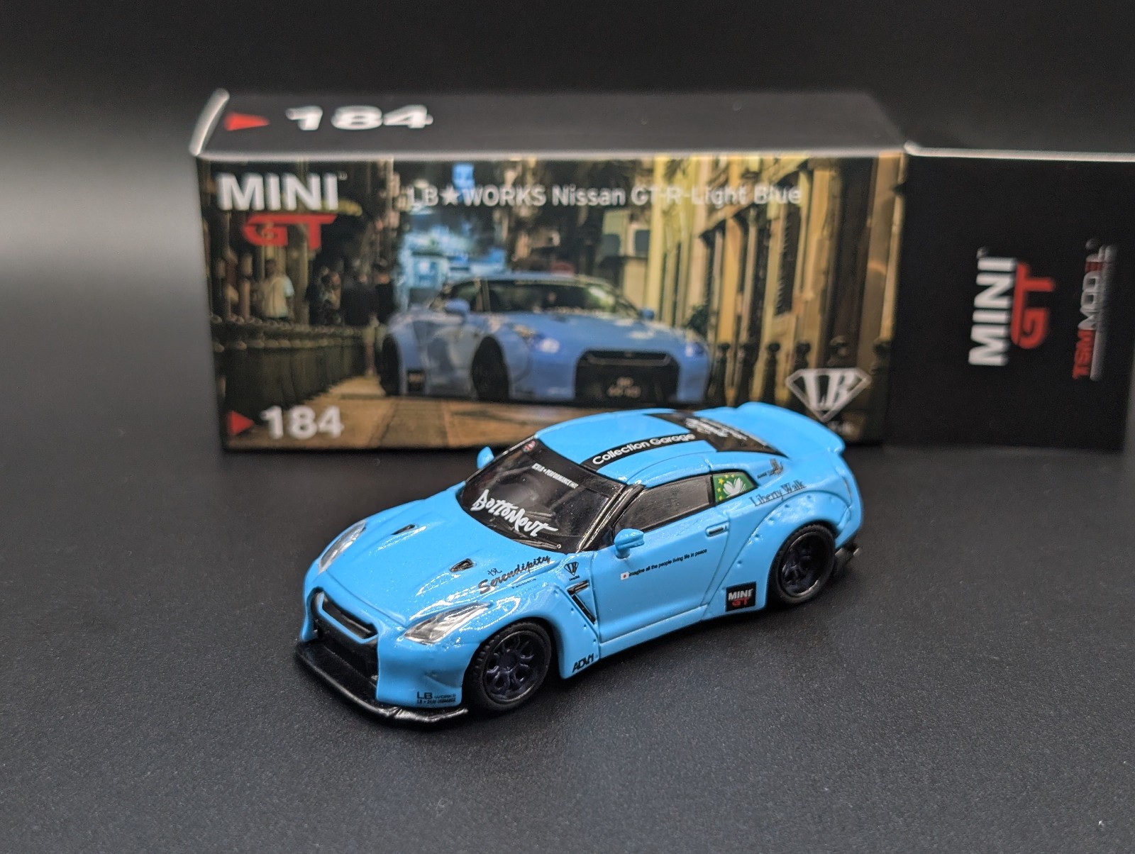 1:64 MINI GT LB WORKS Nissan GT-R R35 Light Blue Collection Garage Special #184