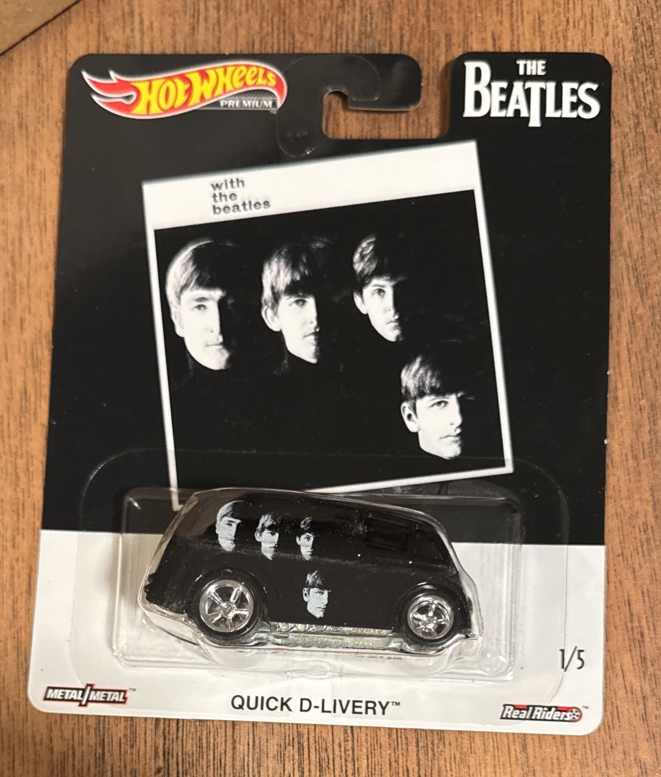 Hot Wheels 5-Car Beatles Set. Help! Revolver Abbey Road Yellow Submarine- NIB