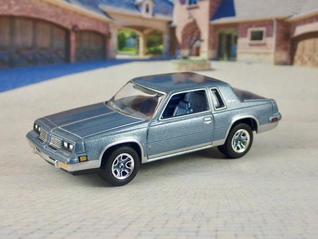 5th Gen 1978-1988 Oldsmobile Cutlass Supreme Luxury Sport Coupe 1/64 Scale LE II