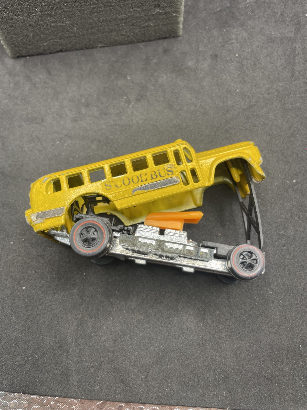 Vintage 1970 HOT WHEELS S’Cool Bus The Heavyweights Yellow Redline Decals 21