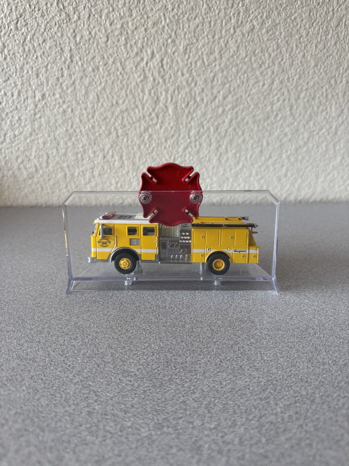 Code 3 Honolulu Fire Dept E5 Seagrave Pumper Diecast Truck w/ Display Case 1:64