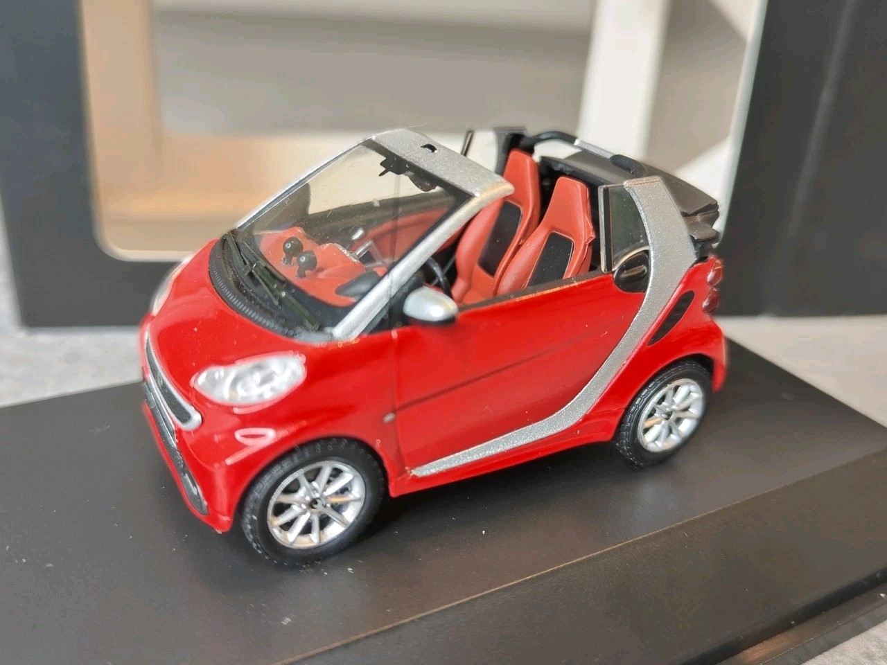 Spark Minimax Smart Fortwo Cabriolet red 1:43