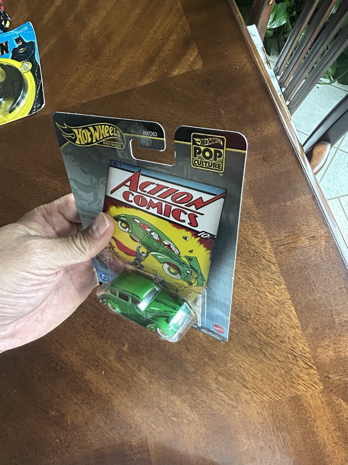 Hot Wheels Action Comics #1 Action Sedan Berline HXD63 1/64
