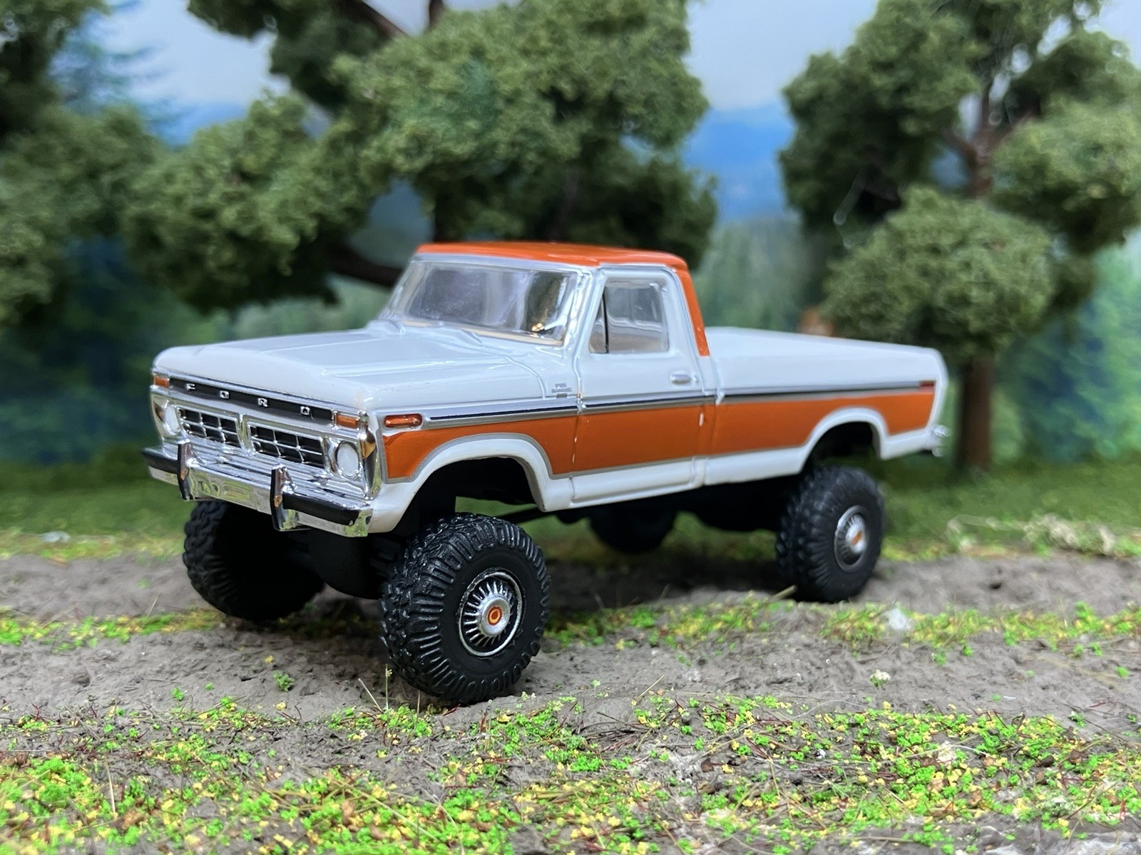 1977 Ford F-150 Ranger Explorer Lifted 4×4 Truck 1/64 Diecast Custom Greenlight